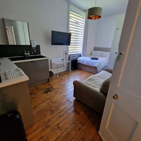 Apartament 4 Quiet Compact Studio With Garden View - Best Location - Comfortable - Quiet Okręg wyborczy Hove Zewnętrze zdjęcie