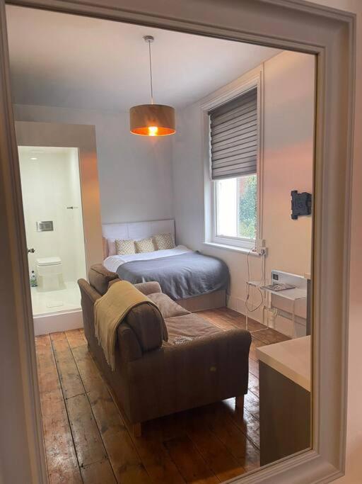 Apartament 4 Quiet Compact Studio With Garden View - Best Location - Comfortable - Quiet Okręg wyborczy Hove Zewnętrze zdjęcie