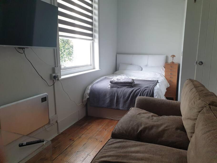 Apartament 4 Quiet Compact Studio With Garden View - Best Location - Comfortable - Quiet Okręg wyborczy Hove Zewnętrze zdjęcie