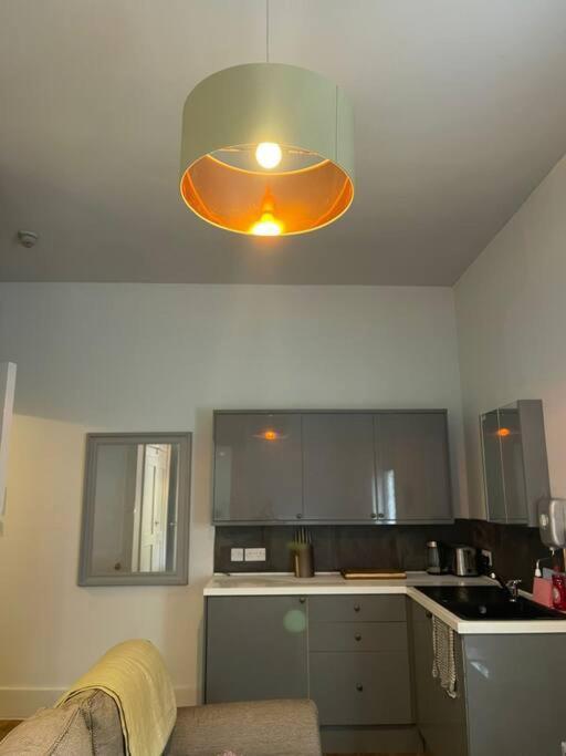Apartament 4 Quiet Compact Studio With Garden View - Best Location - Comfortable - Quiet Okręg wyborczy Hove Zewnętrze zdjęcie